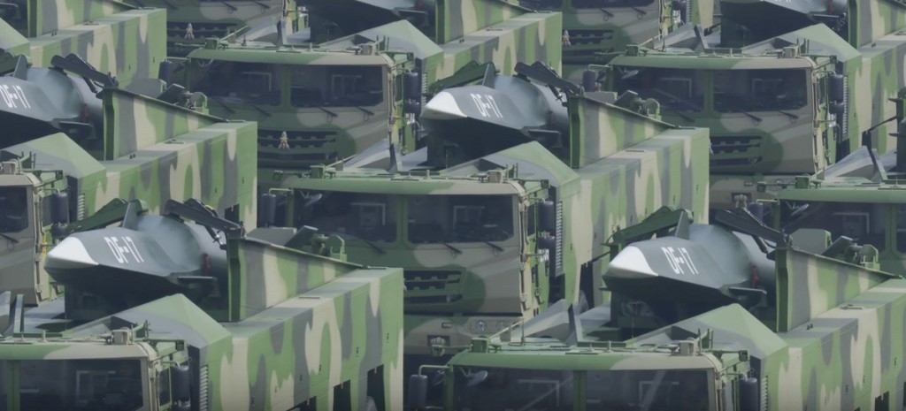 Trong những ngày qua, Trung Quốc đưa gần 30 máy bay quân sự các loại tuần tra trên eo biển Đài Loan. Chỉ vài ngày sau các động thái "nắn gân" của Trung Quốc, một nhóm tàu sân bay gồm hàng không mẫu hạm USS Roosevelt và các tàu khu trục hộ tống đã tiến vào Biển Đông. Nguồn ảnh: Pinterest.