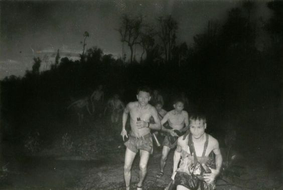 Phương án đánh B-52 lần này là dùng mìn nổ chậm, nếu bị lộ thì chuyển sang đánh nổ ngay. 8 đồng chí trong đội hình chiến đấu chia làm 3 tổ, trong đó 2 đồng chí có nhiệm vụ mở cửa và bảo vệ cửa mở; 4 đồng chí đánh phá máy bay, 2 đồng chí đánh phá kho xăng trong sân bay.