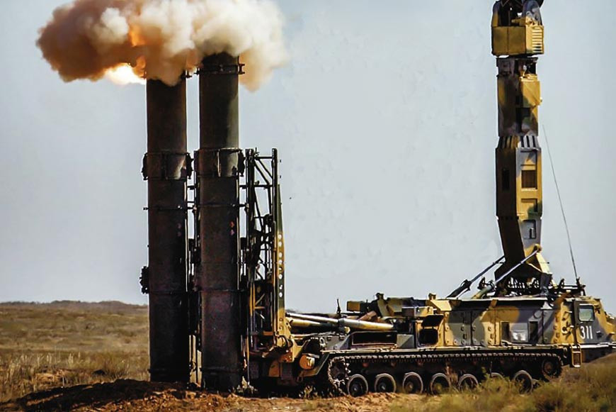 S-300V4 có thể đánh chặn máy bay và tên lửa siêu thanh, và nếu được trang bị tên lửa 40N6E, hệ thống có tầm bắn đến 400 km, gấp đôi so với các đối thủ phương Tây tiên tiến nhất.