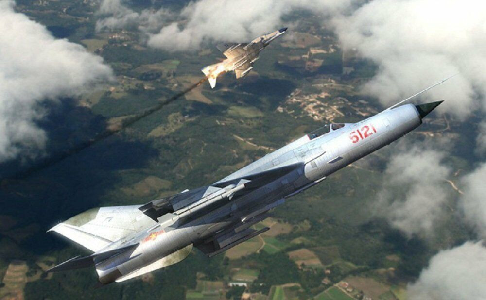 Cùng năm 1965, không quân ta tiếp nhận các máy bay chiến đấu MiG-21. Đây là loại máy bay nhỏ, gọn, nhanh nhẹn, trang bị các tên lửa không đối không và đủ sức giao chiến với bất cứ máy bay nào của không quân Mỹ. Chiến thuật chính là tận dụng ưu thế nhanh nhẹn của MiG-21 để mai phục, tập kích, phóng tên lửa diệt máy bay Mỹ, rồi nhanh chóng lẩn thoát. 