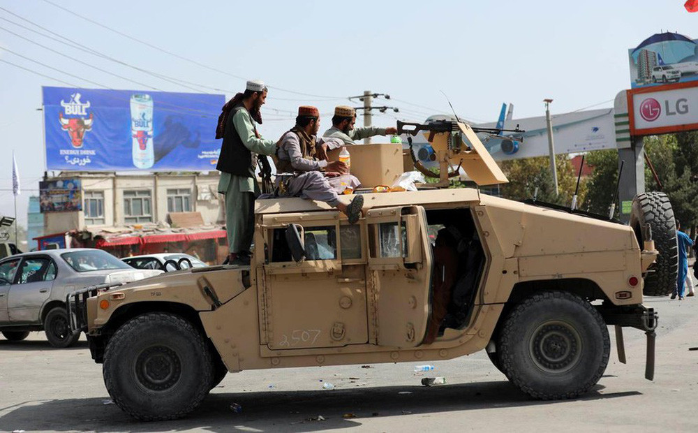 Các chuyên gia quân sự đã phân tích và dự đoán tình hình ở Afghanistan, nghiên cứu các dữ kiện của 12 tháng qua và tham khảo một báo cáo của tình báo quân đội Mỹ, đều có chung nhận xét, Kabul sẽ thất thủ. Tuy nhiên không có dự báo nào chính xác, khi thấy chính quyền Afghanistan thân Mỹ bị sụp đổ quá nhanh.