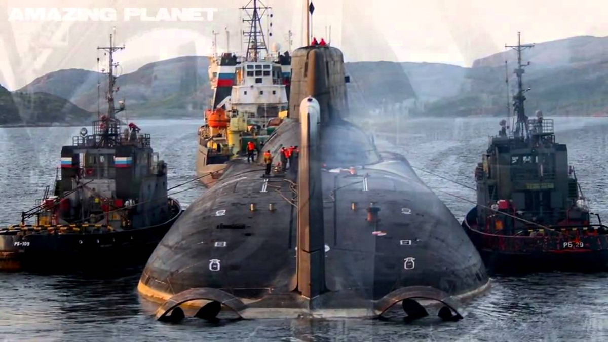 Tàu ngầm lớp Typhoon có lượng choán nước 48.000 tấn, kích thước gấp đôi tàu ngầm lớp Borei hiện nay của Hải quân Nga. Đây cũng là loại tàu ngầm lớn hơn 2,5 lần so với tàu ngầm lớn nhất của phương Tây là tàu ngầm lớp Ohio của Mỹ.