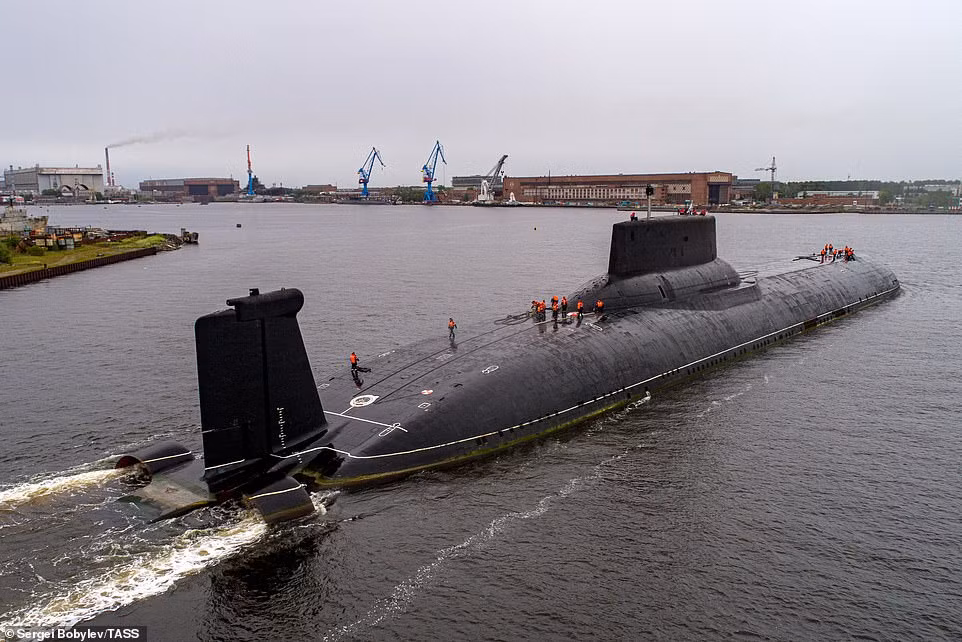 Các đề xuất đã được đưa ra để sử dụng số tàu ngầm lớp Typhoon vào mục đích vận tải, nơi chúng có thể đặc biệt hữu ích cho khả năng đi thuyền dưới mặt nước bị đóng băng; mặc dù hiệu quả chi phí của đề xuất như vậy còn rất nhiều nghi vấn.