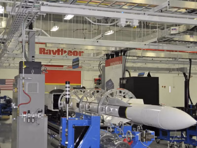 Tên lửa Standard-6 được trang bị những thiết bị tìm kiếm tiên tiến, nên có thể đối phó với tên lửa đạn đạo, tàu và các mục tiêu mặt đất. Từ một góc độ nào đó, Standard-6 giống một tên lửa đạn đạo nhỏ, rất chính xác, có thể bắn trúng các mục tiêu khác nhau.