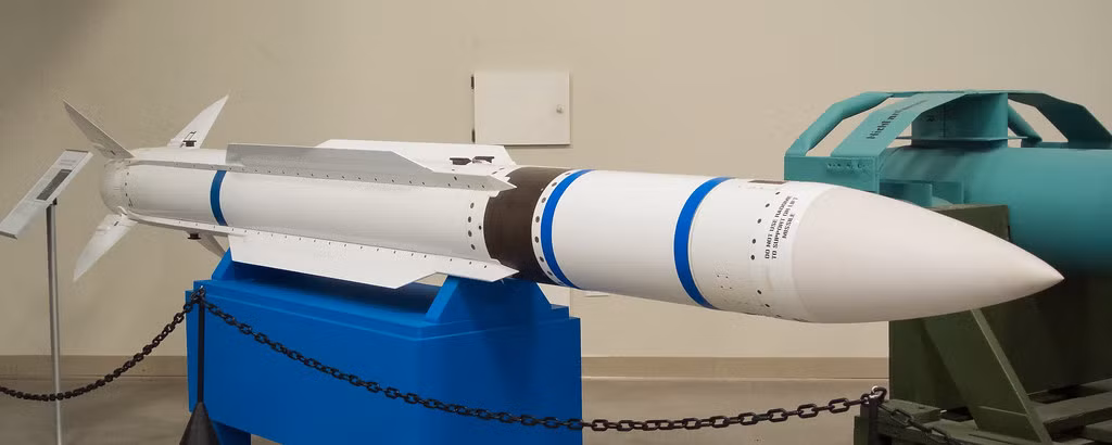 Standard-6 là mẫu cải tiến của tên lửa Standard, đây nguyên bản là tên lửa phòng không trên hạm của Hải quân Mỹ. Tầm bắn của tên lửa Standard-6 vẫn còn là một bí mật, nhưng nó có thể vượt quá 300 km. Ngược lại, phiên bản phòng không Standard-2 chỉ có tầm bắn 150 km.