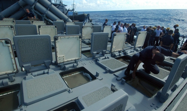 Hiện tại, 300 tàu chiến đấu (tuần dương, khu trục, tàu ngầm) của Hải quân Mỹ, được trang bị khoảng 10.000 đơn vị phóng tên lửa. Ngược lại, mặc dù Hải quân Trung Quốc có nhiều tàu hơn, nhưng số tên lửa lại ít hơn rất nhiều, với tổng số chỉ khoảng 3.300 đơn vị.