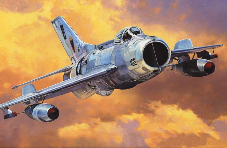 MiG-19 có bốn mấu cứng dưới cánh chính để mang bom, rocket hoặc thùng nhiên liệu; tuy nhiên hai trong số bốn mấu cứng này, chỉ dành cho thùng nhiên liệu phụ, vì vậy đã làm hạn chế số vũ khí mang theo của MiG-19.