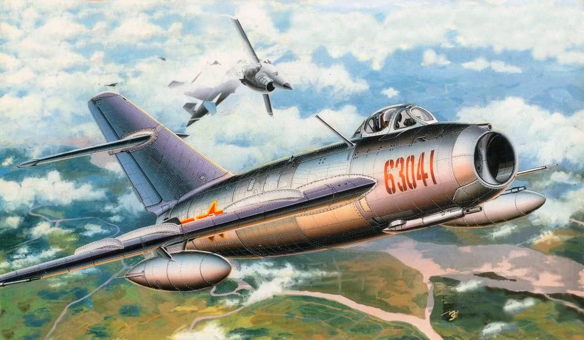 Những chiếc F-4 hạng nặng của Mỹ (và hầu hết các máy bay Mỹ khi đó), đều thiếu khả năng cơ động ở tốc độ thấp. Do vậy, trong những trận không chiến, những chiếc MiG-15/17 và 19 chậm hơn, nhưng có khả năng cơ động tốt hơn, sẽ vượt trội hơn đối thủ Mỹ của chúng, khi những chiếc MiG chủ động "áp sát" và cho một "làn mưa" đạn nổ hoặc xuyên giáp.