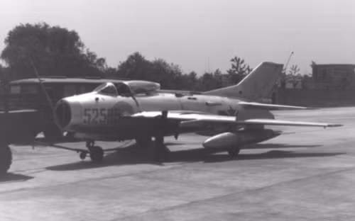 Trung Quốc có thể sản xuất khá nhiều bản sao của MiG-19, và gọi phiên bản của họ là Shinyang J-6. J-6 cũng được xuất khẩu sang Triều Tiên, Pakistan, Anbani, Việt Nam. Nhưng hiện chỉ còn Triều Tiên là vẫn sử dụng khoảng 100 chiếc J-6.