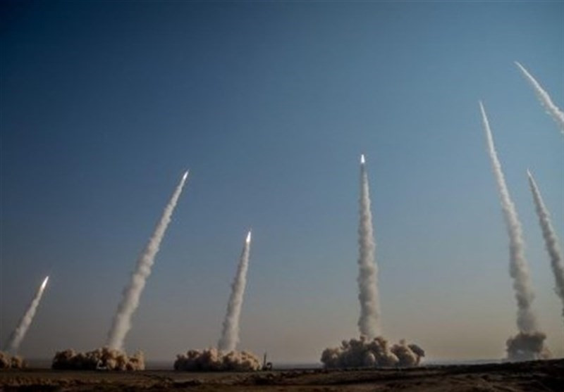 Ngày 15/1, Lực lượng Vệ binh Cách mạng Iran đã tổ chức cuộc tập trận quân sự "Nhà tiên tri vĩ đại 15" tại khu vực sa mạc trung tâm và phóng thành công nhiều tên lửa đạn đạo. Theo tờ báo Mỹ Fox New, những tên lửa đã rơi trong vòng bán kính 160 km, xung quanh tàu sân bay lớp Nimitz của Hải quân Mỹ đang ở vùng Vịnh.