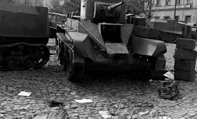Vài chiếc bị Hồng quân Liên Xô phá hủy trước khi họ rút lui khỏi thành phố, trong khi hơn 10 chiếc bị bỏ lại trên đường và đã rơi vào tay quân đội Romania.