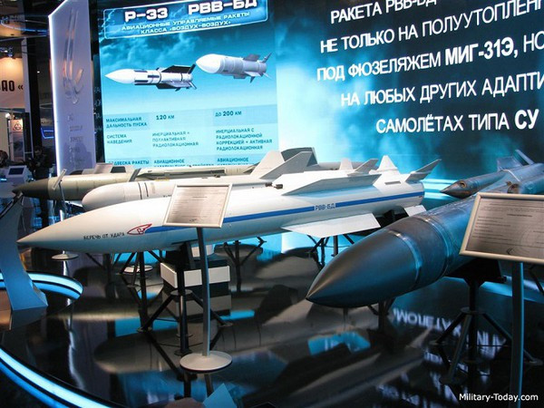 Đầu tiên là tên lửa R-37M, là tên lửa không đối không nhanh nhất và xa nhất trên thế giới, với tốc độ Mach 6, nó nằm trong số rất ít tên lửa có thể bay với tốc độ siêu thanh, làm giảm thời gian phản ứng của máy bay đối phương khi bị tên lửa nhắm mục tiêu.