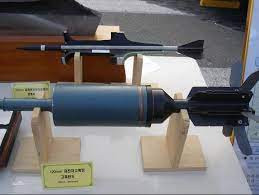 Ba Lan cũng phát triển loại đạn xuyên giáp giành cho Leopard 2, nhưng được cho là còn tệ hơn loại đạn xuyên giành cho xe tăng PT-91. Loại đạn do Ba Lan sản xuất, tạo ra nhiều khói hơn so với các loại đạn của Đức; thậm chí còn để xảy ra sự cố nổ đạn trong nòng, dẫn đến cái chết của pháo thủ.