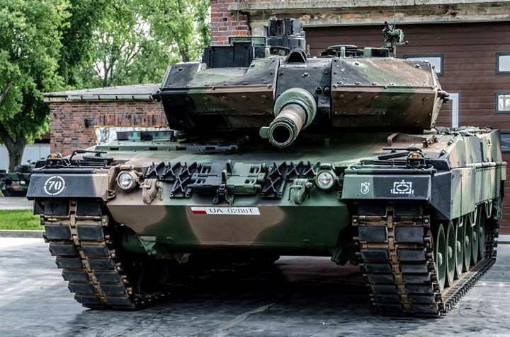 Ngoài ra bổ sung các mảng giáp bổ sung, động cơ mới mạnh hơn, động cơ phụ (APU) và hệ thống điều khiển hỏa lực hiện đại hơn. Tuy nhiên những bản nâng cấp này vẫn chưa đạt được hiệu suất chiến đấu, nhưng tiêu tốn một lượng ngân sách lớn.