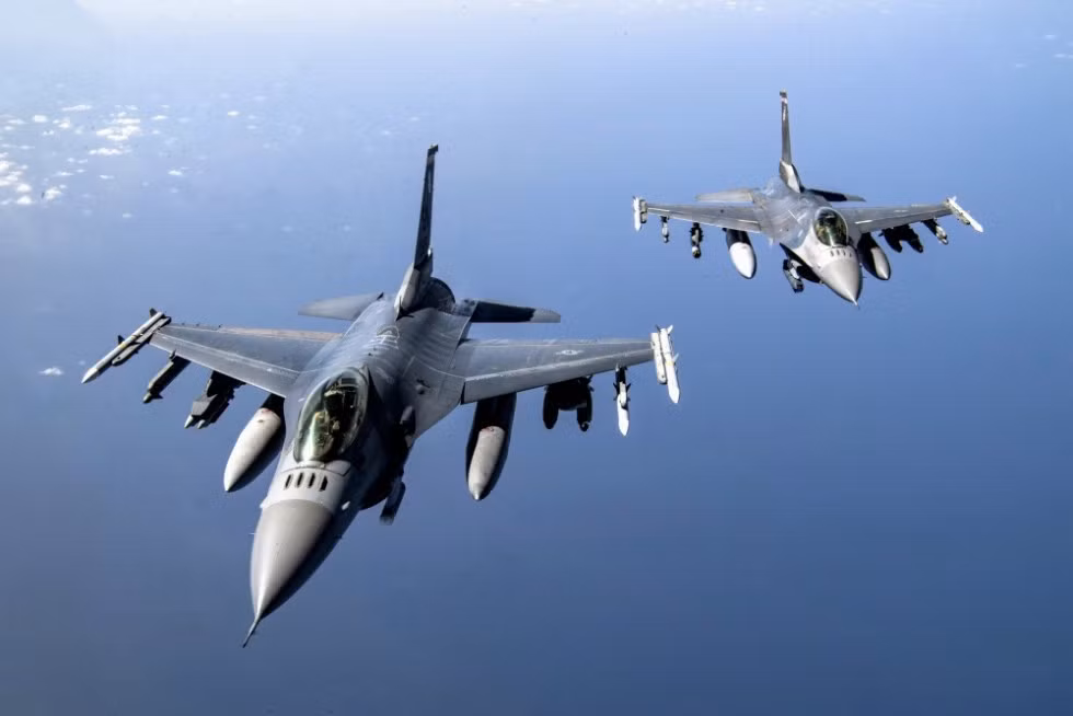 Thứ hai là máy bay chiến đấu hạng nhẹ F-16V, việc mua F-16V từ Mỹ thực sự mang lại lợi ích chính trị. Tiêm kích hạng nhẹ F-16V có chi phí hoạt động thấp và có thể thay thế hiệu quả MiG-23 trong vai trò tấn công.