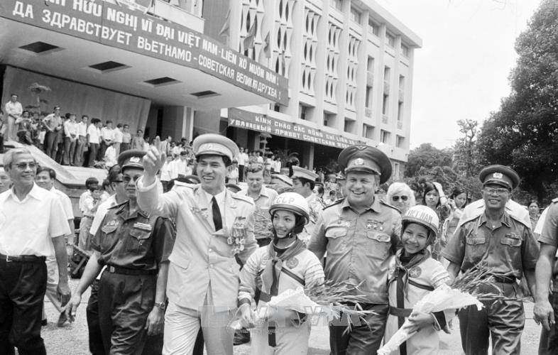 Sự hỗ trợ quý báu của Liên Xô đã góp phần không nhỏ làm nên chiến thắng của quân và dân ta trong cuộc kháng chiến chống Mỹ. Trực tiếp khẳng định tình cảm tốt đẹp giữa hai nước và cỗ vũ tinh thần giải phóng dân tộc trên toàn thế giới. Nguồn ảnh: TL.