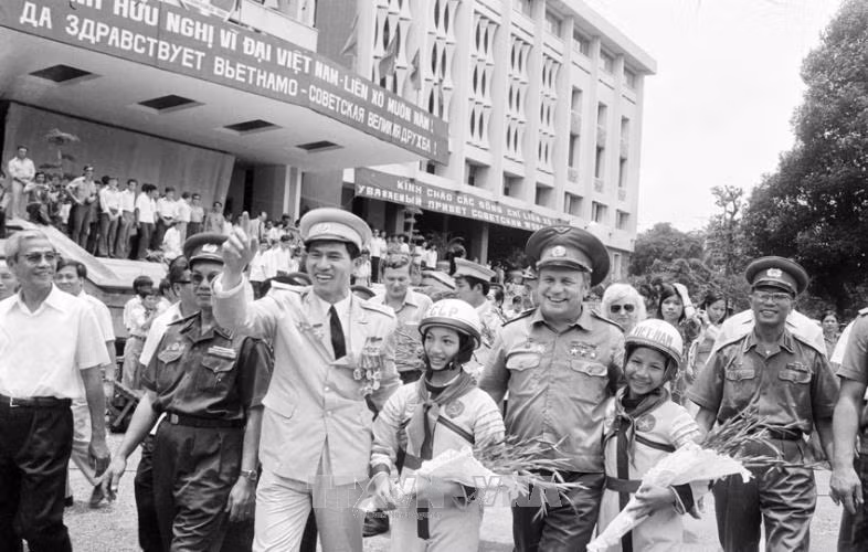Sự hỗ trợ quý báu của Liên Xô đã góp phần không nhỏ làm nên chiến thắng của quân và dân ta trong cuộc kháng chiến chống Mỹ. Trực tiếp khẳng định tình cảm tốt đẹp giữa hai nước và cỗ vũ tinh thần giải phóng dân tộc trên toàn thế giới. Nguồn ảnh: TL.
