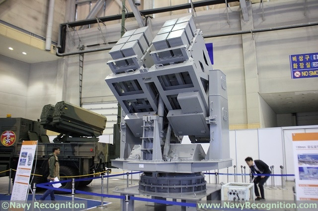 Theo thông tin từ trang navyrecognition.com, bệ phóng chứa 12 hộp, mỗi hộp chứa một tên lửa LIG Nex1/Hanwha 130 mm, được trang bị đầu đạn nặng 8 kg. Tên lửa có tầm bắn tối đa 20 km. 