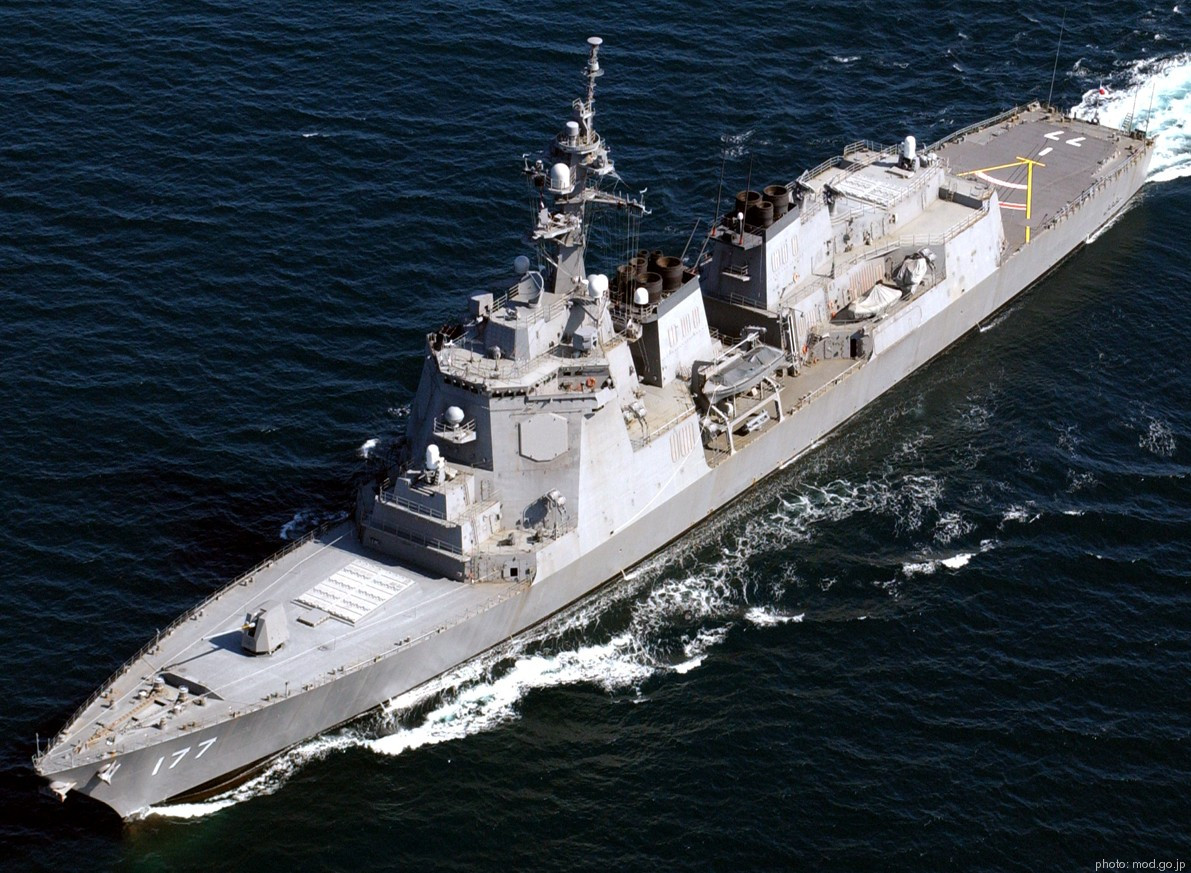 Tàu khu trục Atago được trang bị hệ thống chiến đấu Aegis do Mỹ thiết kế, biến nó trở thành con tàu phòng không di động mạnh, có khả năng tiêu diệt mọi loại máy bay và tên lửa đạn đạo.