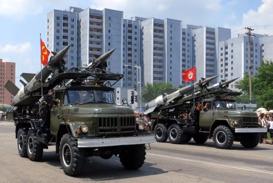 Và với vị trí chiến lược quan trọng của Triều Tiên giáp với Trung Quốc và Nga, khả năng nước này khi cần thiết, vẫn có thể được cung cấp các hệ thống phòng không hiện đại, hoặc các công nghệ cần thiết, để Triều Tiên tự phát triển các hệ thống phòng thủ như vậy. Nguồn ảnh: Pinterest.