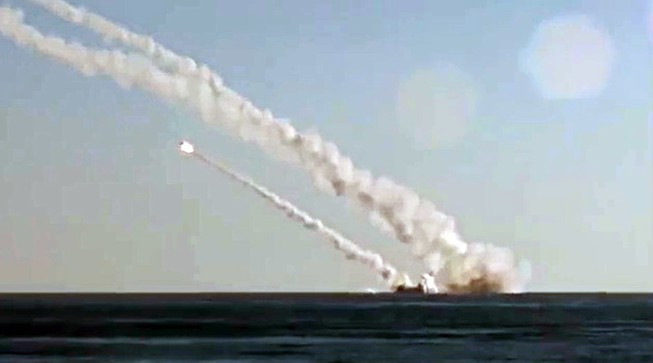 Zircon dự kiến sẽ được trang bị trên tàu ngầm hạt nhân tấn công đa năng thế hệ thứ 5 Husky; và hiện Nga đang dần thay thế các tên lửa chống hạm cũ P-500, trên tàu tuần dương mang tên lửa dẫn đường lớp Slava. Và trong tương lai gần, Zircon cũng có thể được trang bị trên những khinh hạm cỡ 2.000 tấn.