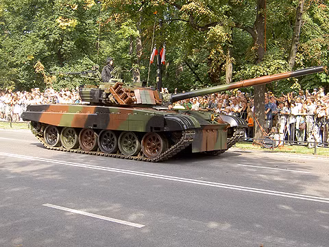 Ba Lan là một trong những quốc gia có số lượng xe tăng chủ lực (MBT) lớn nhất ở châu Âu, do Ba Lan được kế thừa số lượng lớn xe tăng từ Quân đội Nhân dân Ba Lan và việc Chính phủ Ba Lan lo ngại mối đe dọa từ Nga, đã mạnh tay chi tiêu cho quốc phòng những năm qua.