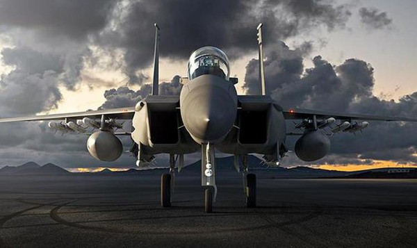 Vậy nên, F-15EX cũng chỉ phù hợp với vai trò là một “xe thồ” vũ khí trên không, chứ không phải là phương tiện đột phá vào một chiến trường đầy rủi ro của Nga và Trung Quốc. Và nếu Mỹ làm như vậy, các hệ thống phòng không của Nga và Trung Quốc đang “giương cung” chờ sẵn F-15EX. Nguồn ảnh: Forces.