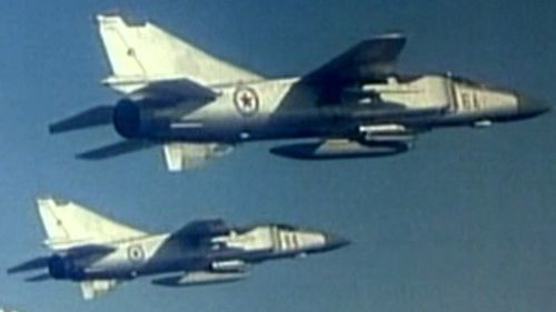 Nhưng nhược điểm trên của MiG-23 lại được bù đắp phần nào, nhờ khả năng cất và hạ cánh từ các đường băng ngắn và dã chiến; tính năng mà F-16 không bao giờ được thiết kế.
