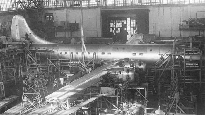 Khó khăn lớn đối với nỗ lực ăn cắp ý tưởng là B-29 đã được thiết kế theo các đơn vị đo lường Anh như thước, feet, inch, trong khi Liên Xô sử dụng hệ mét và nhiều bộ phận trên máy bay phải chế tạo lại từ đầu. Có đến sáu mươi văn phòng thiết kế và chín trăm nhà máy khác nhau của Liên Xô tham gia trong quá trình sao chép này.