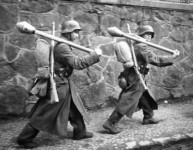 Vào đầu những năm 1950, súng phóng lựu chống tăng chủ lực của các lực lượng vũ trang Liên Xô là RPG-2. Khẩu súng được tạo ra trên cơ sở của khẩu súng chống tăng Panzerfaust nổi tiếng được Đức Quốc xã sử dụng trong thế chiến 2.