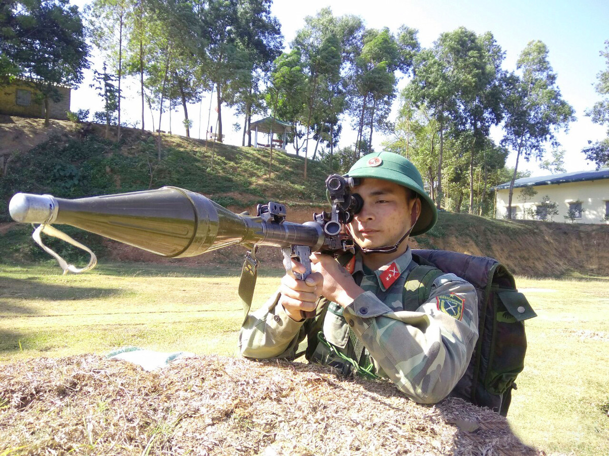 Ngoài ra, RPG-7 còn được trang bị một ống ngắm quang học hiện đại, có thể sử dụng vào ban đêm. RPG-7 lần đầu tiên được thực chiến trong cuộc Chiến tranh Việt Nam, nơi không chỉ xe bọc thép Mỹ mà cả trực thăng cũng bị tiêu diệt hàng loạt vì vũ khí này.