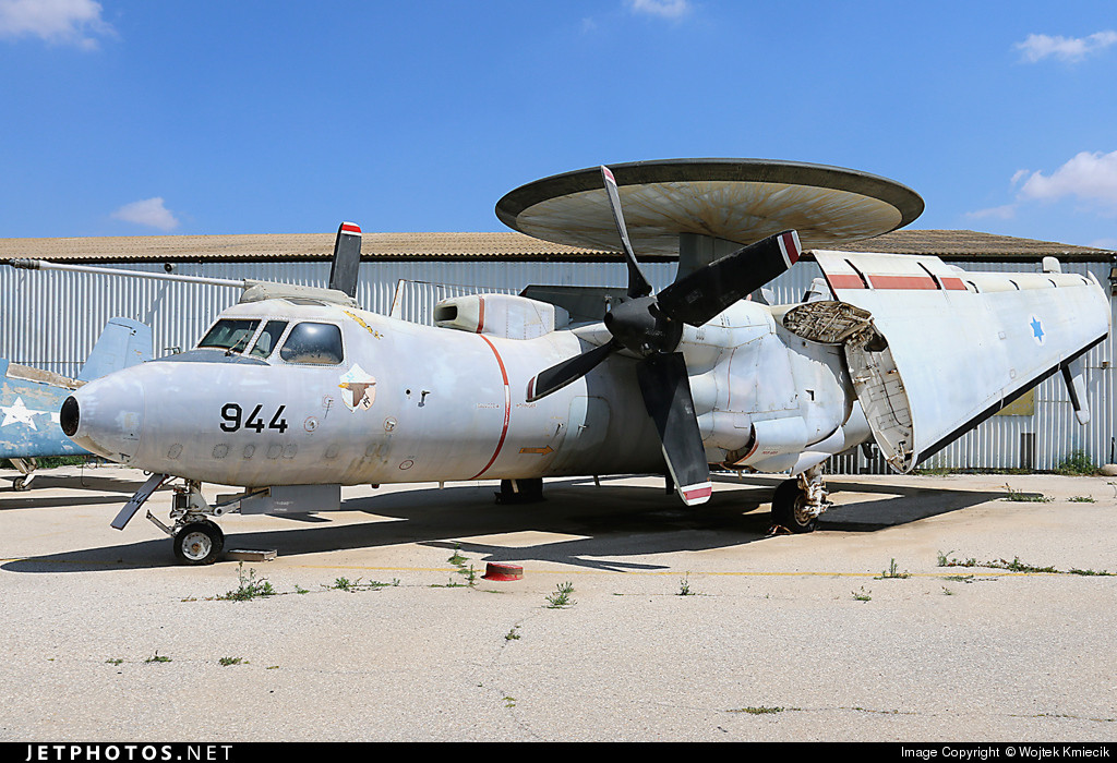 Dù thất bại chưa từng có, nhưng Không quân Syria đã nắm bắt thời cơ để chống lại đối thủ. Ngày 11/6, Không quân Syria đã tổ chức và thực hiện thành công hoạt động săn lùng máy bay cảnh báo sớm E-2C Hawkeye. Dưới sự dẫn đường của radar mặt đất, hai chiếc MiG-23MF đã khôn khéo tránh chiếc F-15 hộ tống, một lần nữa phóng tên lửa không đối không R-23, bắn hạ một chiếc E-2C của Israel.