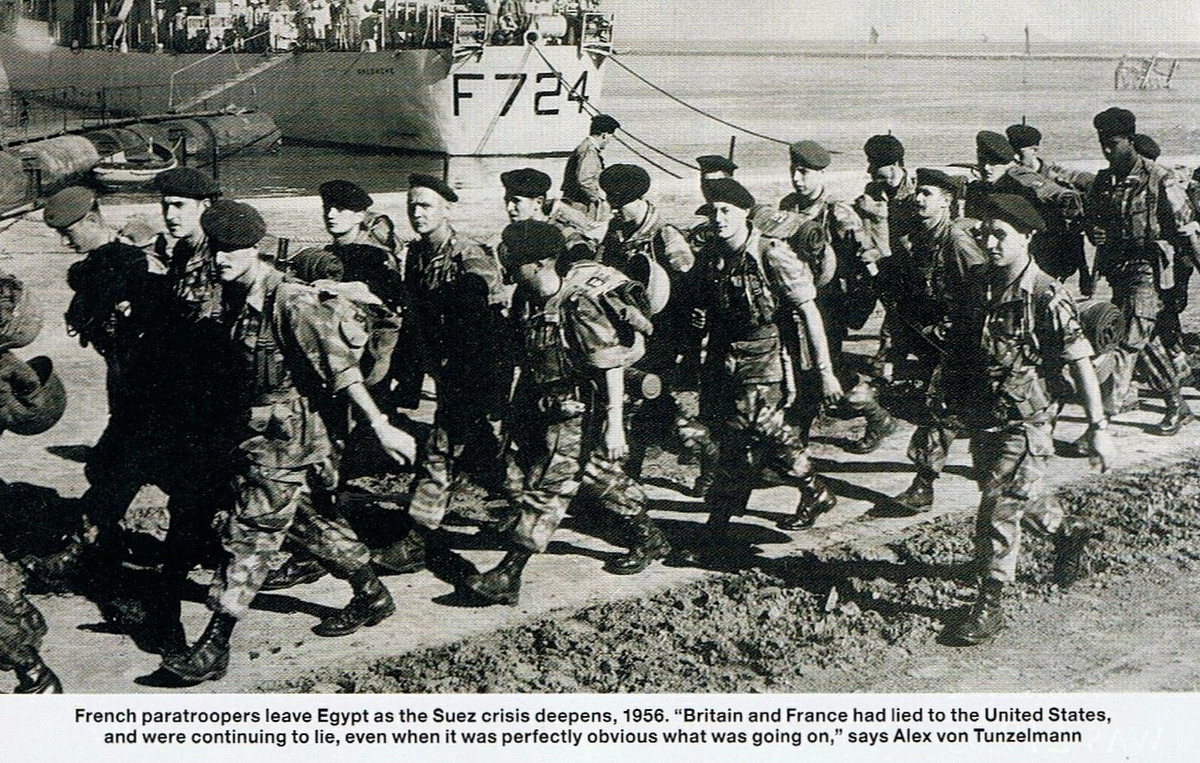 Chiến dịch Lính Ngự Lâm có khoảng 80 nghìn quân của cả Anh và Pháp tham gia, cùng hơn 200 tàu chiến (bao gồm 5 tàu sân bay của Anh và 2 của Pháp) và hàng trăm máy bay. Cuộc đổ bộ được dẫn đầu bởi lính dù và biệt kích tinh nhuệ của Anh và Pháp.