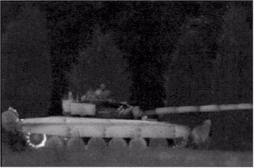 Kính ngắm toàn cảnh của xe tăng T-90M là loại kính ngắm ảnh nhiệt Sosna-U, sử dụng công nghệ kính ngắm ảnh nhiệt Catherine của Pháp. Các nguồn tin của Nga cho biết, đây là lần đầu tiên tính năng như vậy được triển khai trên xe tăng nội địa. Tuy nhiên, đây đã là một tính năng tiêu chuẩn của xe tăng phương Tây từ lâu.