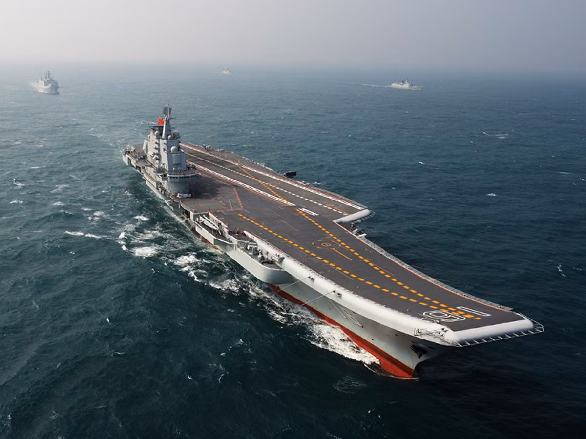 Các tàu chiến Trung Quốc chưa đi xa được tới vùng Tây Thái Bình Dương, chứ chưa nói đến các vùng biển khác trên toàn cầu. Ở vùng Bắc Đại Tây Dương hay vùng Biển Bắc của Nga, ảnh hưởng của tàu chiến Trung Quốc là rất hạn chế. Theo các chuyên gia, hải quân Trung Quốc đang cố gắng vươn ra xa bờ hơn, ít nhất là đủ để tạo ra mối nguy hiểm với Mỹ trên đảo Hawaii.