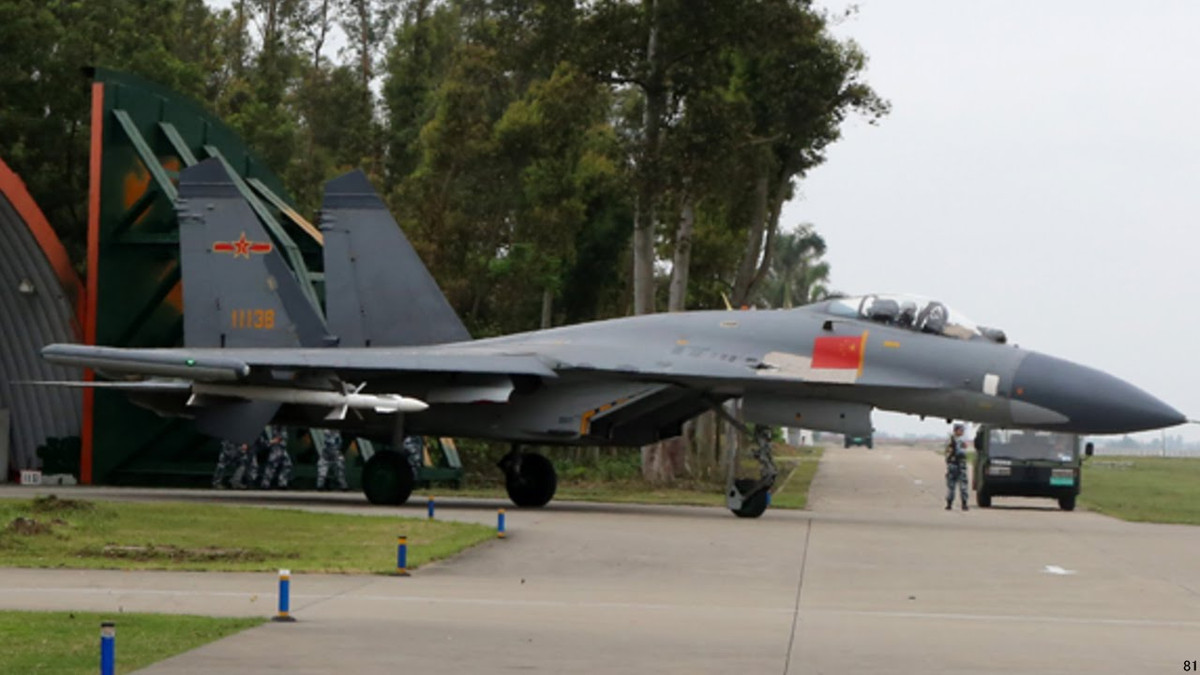 Tháng 5/1990, Trung Quốc cử một phái đoàn sang Liên Xô để thảo luận về việc mua máy bay chiến đấu tiên tiến, trong thời gian đó, phái đoàn đã đến thăm các hoạt động bay trình diễn của MiG-29, Su-27 và các loại trực thăng khác nhau.