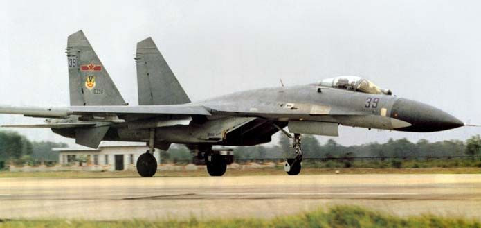 Liên Xô đã cố gắng bán MiG-29 cho Trung Quốc, vì Trung Quốc có lịch sử sử dụng và cải tiến máy bay MiG từ lâu; tuy nhiên, sau khi xem chương trình bay cũng như “sờ tận tay”, phái đoàn Trung Quốc quan tâm nhất đến Su-27, vì bán kính chiến đấu lớn và tính năng kỹ chiến thuật của tiêm kích Su-27 hơn hẳn MiG-29. 