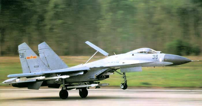 Các chuyên gia quân sự Trung Quốc đánh giá, chiến đấu cơ do Sukhoi thiết kế, vượt trội hơn máy bay chiến đấu MiG. Su-27 có hình dáng khí động học và thân to lớn, phù hợp hơn để cải tiến và nâng cấp. Có thể Liên Xô không muốn xuất khẩu máy bay chiến đấu Su-27, nhưng khó khăn kinh tế khi đó, buộc họ phải đồng ý xuất khẩu Su-27 cho Trung Quốc.