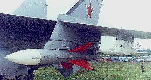 Bản nâng cấp SM3 mới nhất, có thể phóng tên lửa chống radar Kh-58, cho phép Su-25 tiêu diệt hệ thống phòng không của đối phương; hệ thống đối phó điện tử Vitebsk, giúp Su-25SM có thể tăng khả năng sống sót trước cả tên lửa đất đối không dẫn đường bằng radar và không dẫn đường.
