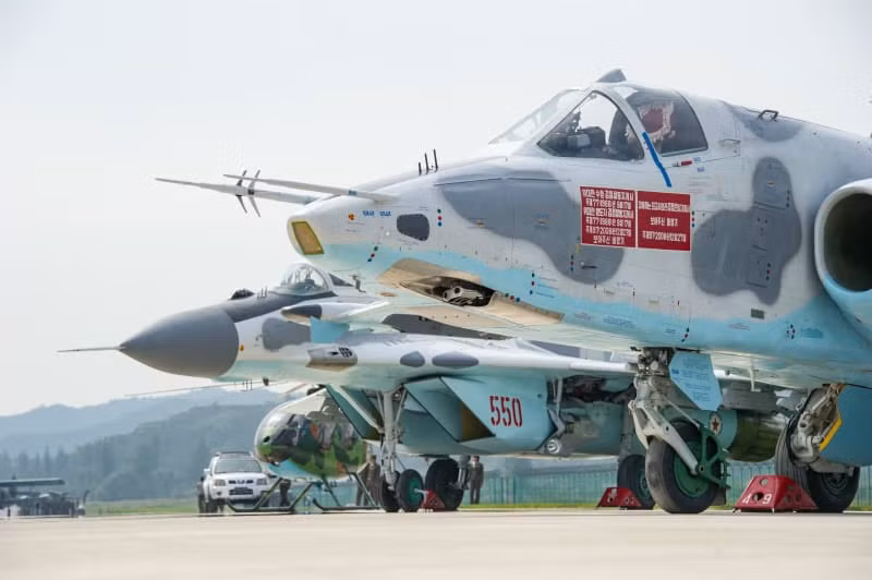 Ngoài ra, do Triều Tiên đang bị cấm vận nên Bắc Kinh cũng hoàn toàn có thể sẽ bị "vạ lây" nếu dám bán vũ khí hiện đại, đắt tiền cho quốc gia này. Nguồn ảnh: QQ.