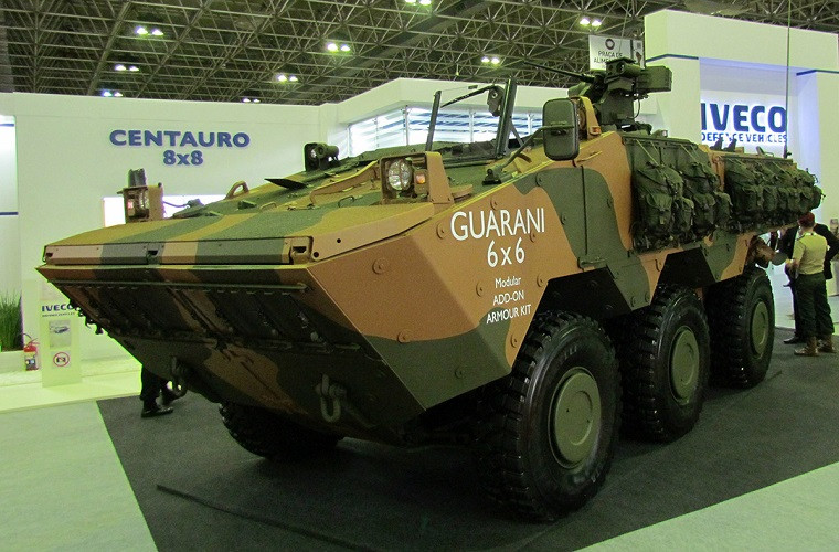 Tất cả các hệ thống hỗ trợ quan trọng của phần tháp pháo, trên xe tăng hạng nhẹ Sabra đều do Israel sản xuất độc lập, với mức độ tinh vi cao. Còn các bộ phận phần khung xe, được thiết kế rất chắc chắn và dễ dàng thay thế, sửa chữa khi hư hỏng.