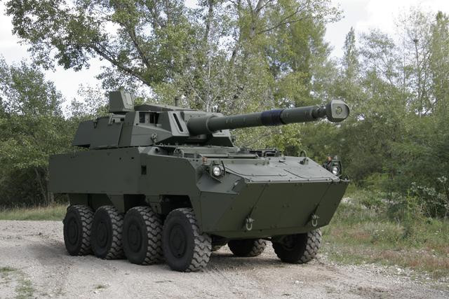 Mặc dù xe tăng Sabra với khung gầm Pande II nhẹ hơn, chỉ 30 tấn, nhưng khung gầm chỉ cần trang bị động cơ diesel 400 mã lực, với tỷ lệ lực đẩy trên trọng lượng chỉ 13,3 mã lực/tấn vẫn thấp hơn đáng kể so với nhiều loại xe thiết giáp hạng nhẹ khác, nên xe có khả năng cơ động cao.