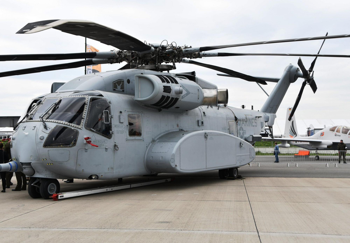 Stallion King sử dụng cánh quạt chính gồm 6 lá. Các lá cánh quạt bằng vật liệu tổng hợp đặc biệt độ bền cao; động cơ sử dụng ba động cơ trục turbo General Electric GE38-1B (T408) mới được phát triển, mỗi động cơ có công suất cất cánh là 7.500 mã lực (5.600 kilowatt).