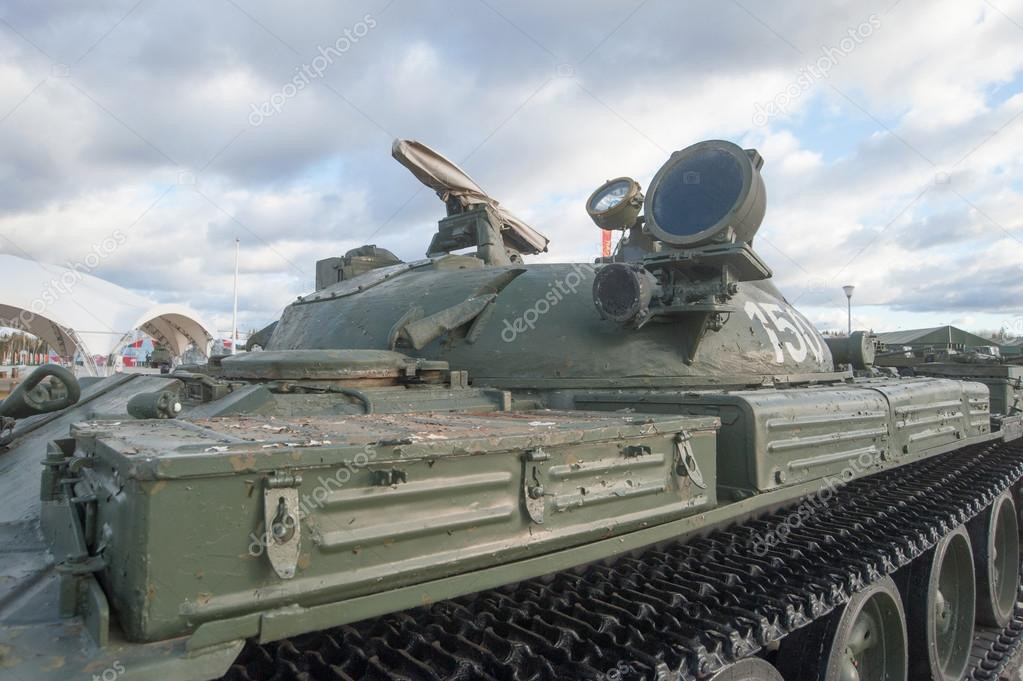 Xe tăng IT-1 có cơ số đạn là 3 quả tên lửa không điều khiển với đường kính 300 mm, mang đầu đạn hạt nhân chiến thuật nặng 65 kg và có đương lượng nổ là 0,3 kiloton; trọng lượng phóng 150 kg.