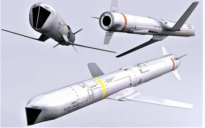 Tên lửa chống hạm Harpoon mà Đài Loan đang mong chờ là một sản phẩm của hãng Boeing, luôn là một trong những thứ vũ khí đáng sợ đối với mọi loại tàu chiến. Dù ra đời đã lâu nhưng nhờ những cải tiến liên tục khiến cho loại tên lửa diệt hạm này vẫn là một trong những thứ đáng sợ nhất trên biển.