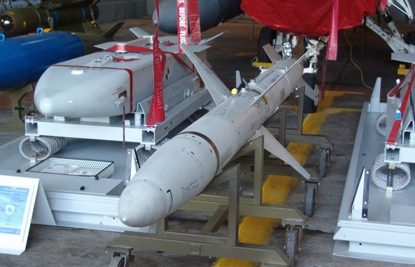 Theo kế hoạch, Đài Loan sẽ nhận được lô 400 tên lửa từ Mỹ trong thời gian từ năm 2023-2024. Tuy nhiên, do phía Mỹ trì hoãn, hợp đồng này có thể phải tới năm 2026 mới hoàn thành.