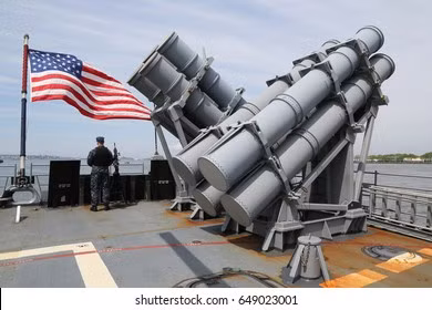 Vì lý do này, số tên lửa Harpoon đã bị tàu ngầm Mỹ rút khỏi biên chế trong nhiều thập kỷ. Hơn nữa, các tàu khu trục của Mỹ cũng thường ra khơi, mà không có tên lửa chống hạm Harpoon trên tàu.