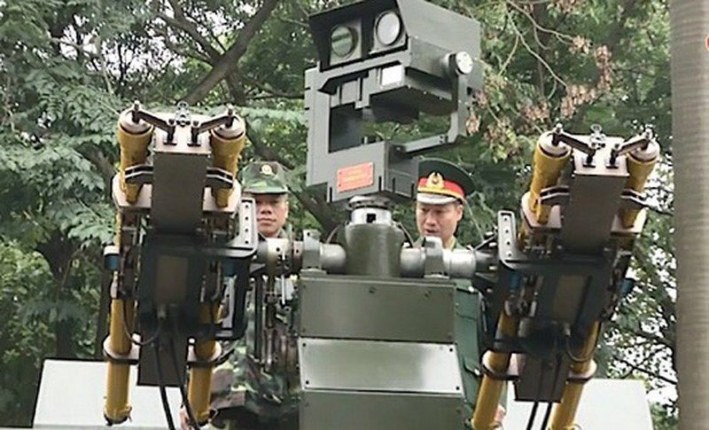 Các hệ thống này sử dụng các đạn tên lửa vác vai Igla hay Strela-2 có tầm bắn giao động từ 3 đến 5km, sử dụng đầu dò hồng ngoại và ngòi chạm nổ, bắt bám mục tiêu rất tốt. Đồng thời với đó là bổ sung các khối quang điện như camera quang ảnh nhiệt quan sát ngày/đêm, giúp khí tài có thể tác chiến 24/7 bất kỳ thời điểm nào mà không phụ thuộc vào nguồn sáng bên ngoài.