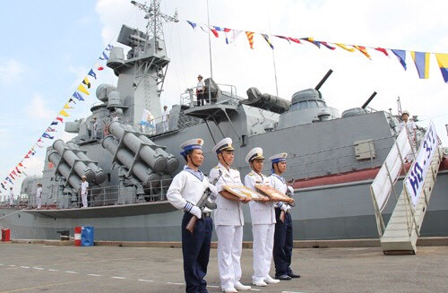 Tuy nhiên, hầu hết các tàu tên lửa tấn công nhanh cỡ nhỏ, tàu pháo hiện đại của Hải quân Việt Nam, ta vẫn dùng chủ yếu cho nhiệm vụ phòng không là các pháo cao tốc AK-630 6 nòng 30mm. Các pháo này có tốc độ xả đạn nhanh và được đánh giá khá tốt, được dẫn bắn bằng radar điều khiển hoả lực MP-123.