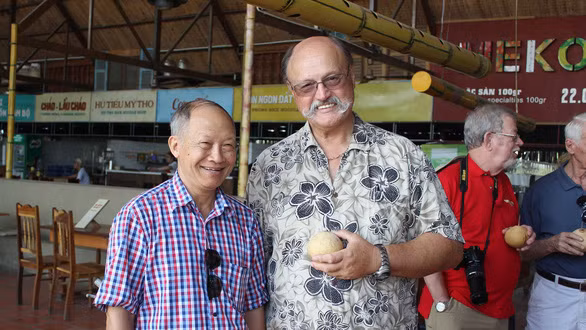 Mãi 47 năm sau, vào tháng 10/2018 thì sự việc mới sáng tỏ, khi 2 phi công Vũ Đình Rạng và David Robert Volker gặp nhau tại Hà Nội. Hai cựu thù trao đổi về những uẩn khúc của tình huống đêm hôm đó và câu chuyện được mổ xẻ từ các góc độ chuyên môn sâu, mà chỉ có những người trong cuộc mới diễn tả được. 